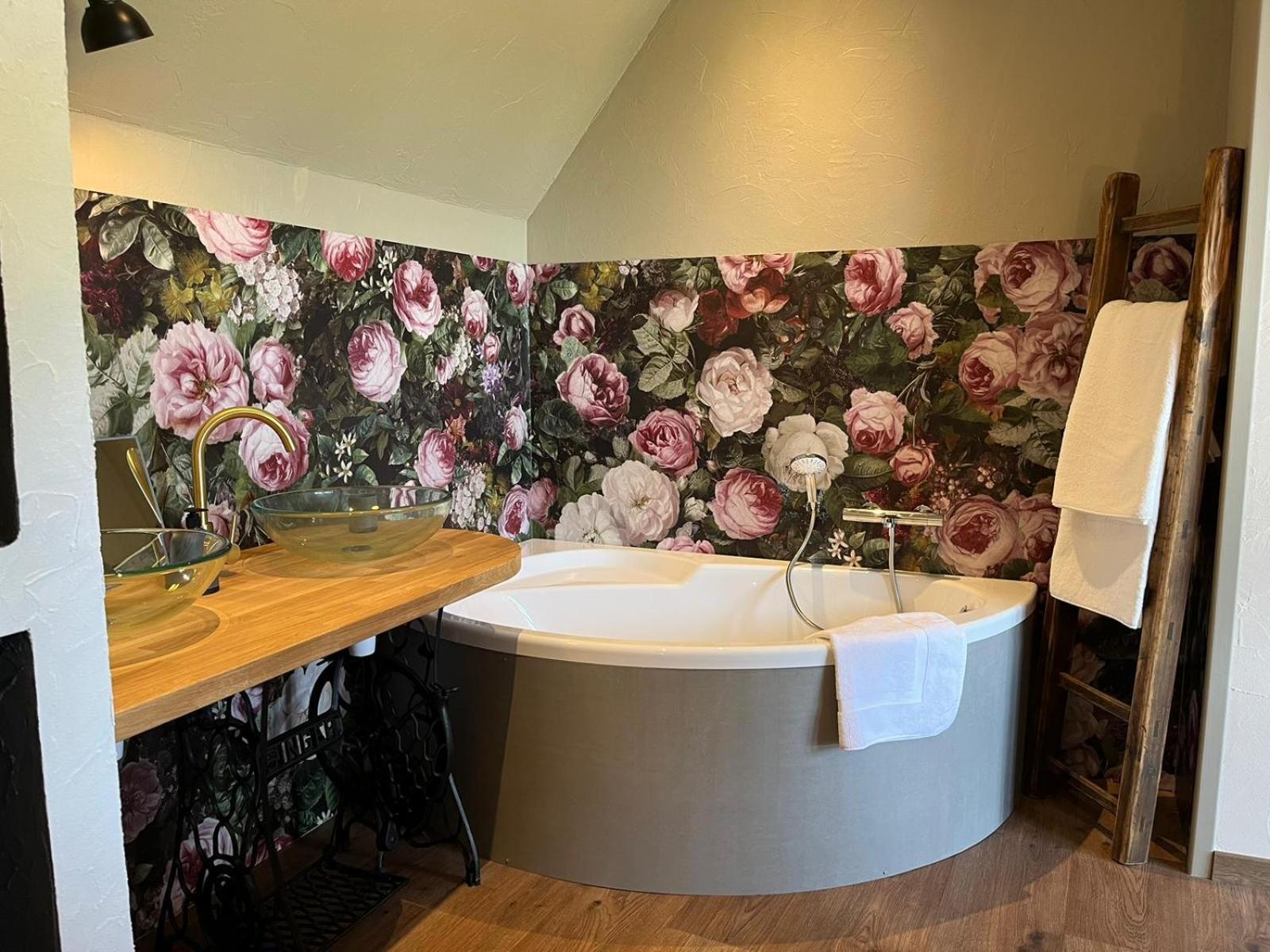 Maison D'Hote Avec Sauna Et Jacuzzi A La Campagne Les Portes du Coglais Dış mekan fotoğraf